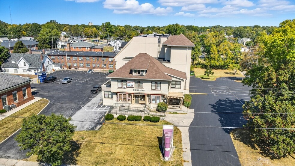 More Photos Of 916-920 W Market St, Lima Medical For Lease