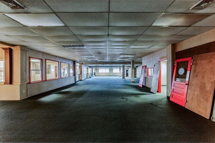 More Photos Of 65 E Fayette St, Uniontown Showroom For Sale