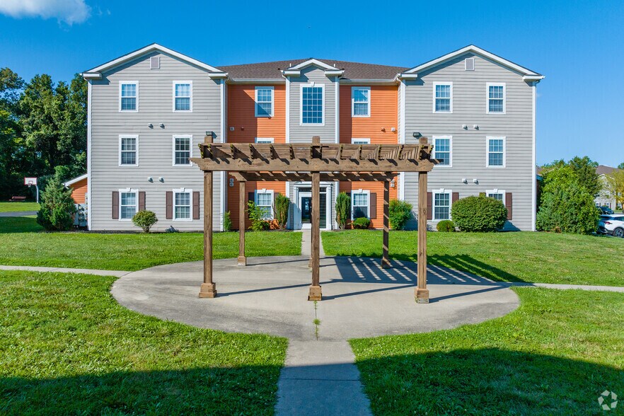 More Photos Of 500 Saluki Blvd, Carbondale Apartments For Sale