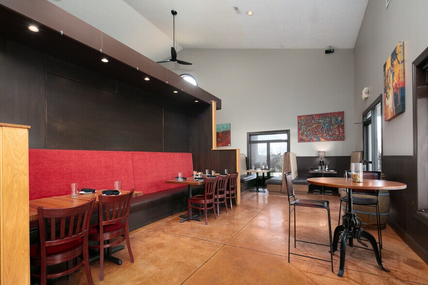 More Photos Of 6825 Old Richmond Rd, Lexington Winery Vineyard For Sale