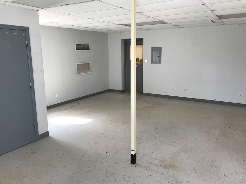 More Photos Of 9097 FM 2255, Lubbock Warehouse For Lease