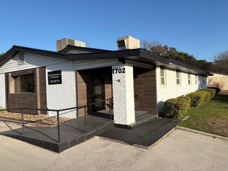 Primary Photo Of 1702 Pat Booker Rd, Universal City Medical For Sale