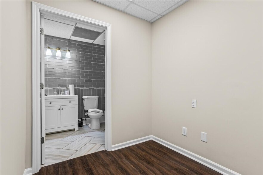 More Photos Of 889 Commerce Dr Sw, Conyers Loft Creative Space For Sale