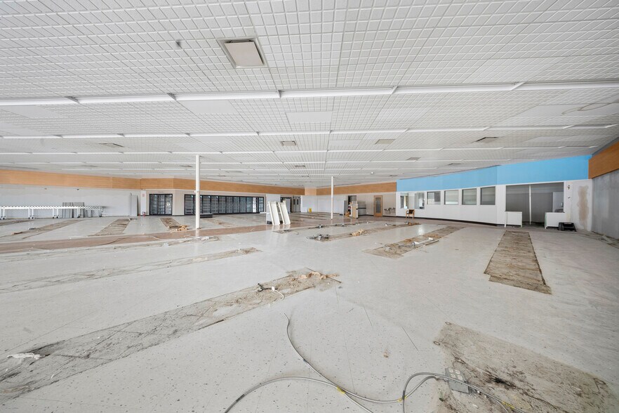 More Photos Of 60 Business US 23 N, Louisa Freestanding For Lease