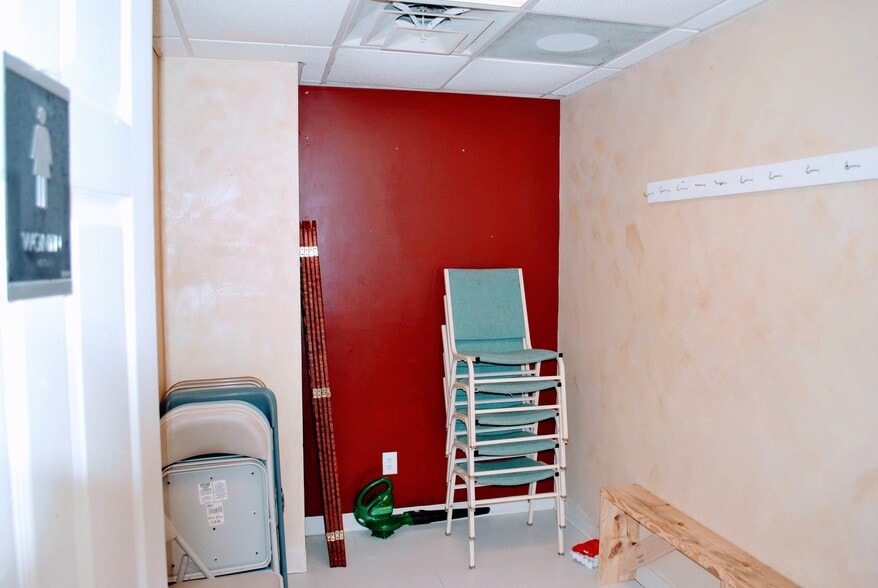 More Photos Of 6003 Main St, Lula Storefront Retail Office For Sale