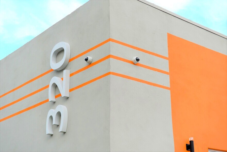 More Photos Of 300 NE 75th St, Miami Flex For Sale