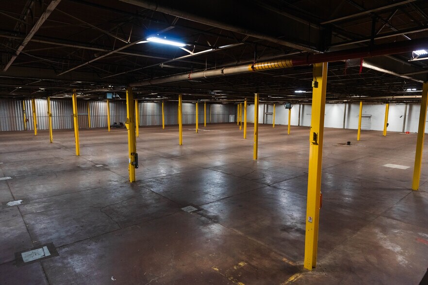 More Photos Of 2015 Washington Blvd, Baltimore Warehouse For Lease