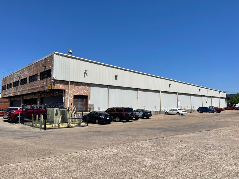 More Photos Of 1804 S Harwood St, Dallas Warehouse For Lease