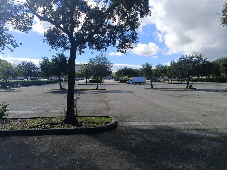 More Photos Of 1205 NE 163rd St, North Miami Beach Land For Lease