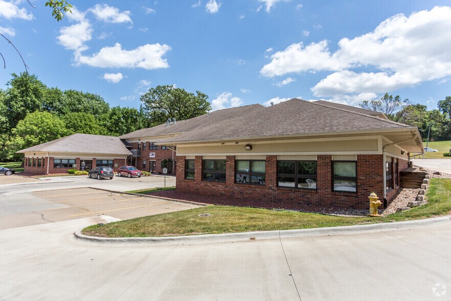 More Photos Of 2001 Westown Pky, West Des Moines Medical For Sale