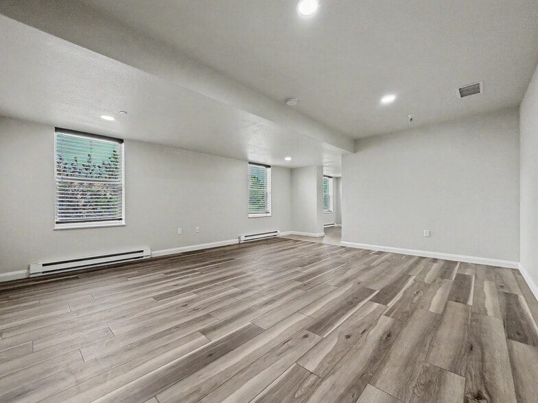 More Photos Of 21 Bisbee Ct, Santa Fe Warehouse For Lease