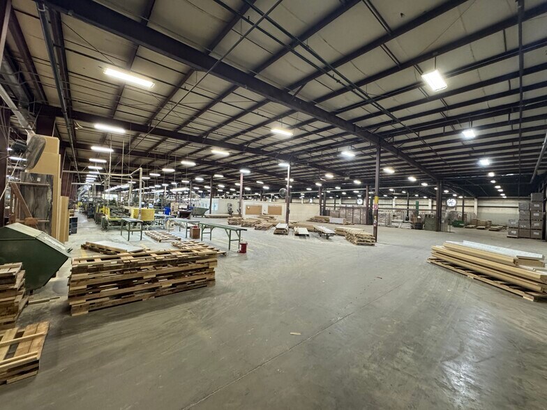 More Photos Of 10115 Lorraine Rd, Gulfport Manufacturing For Sale