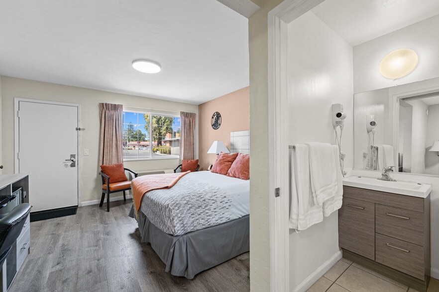More Photos Of 1736 Santa Rosa Ave, Santa Rosa Hotel For Sale