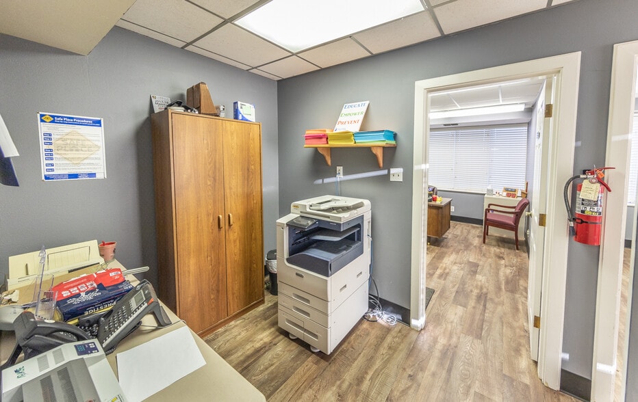 More Photos Of 5 Briercroft Office Park, Lubbock Office For Sale