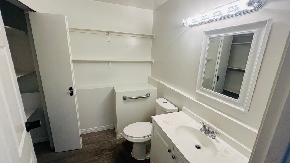 More Photos Of 919 E Bonneville Ave, Las Vegas Office Residential For Sale