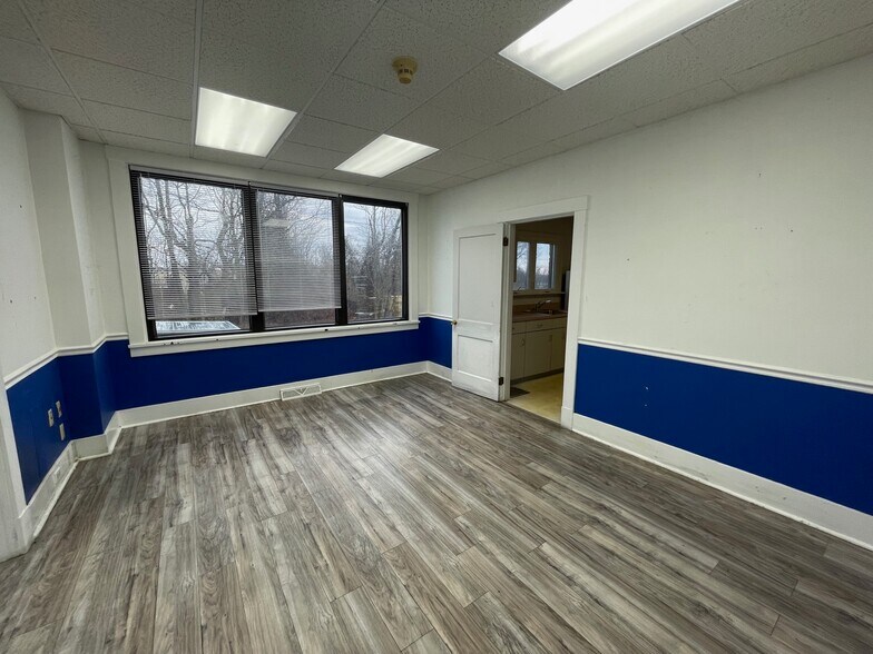 More Photos Of 5964 Steubenville Pike, McKees Rocks Office For Lease