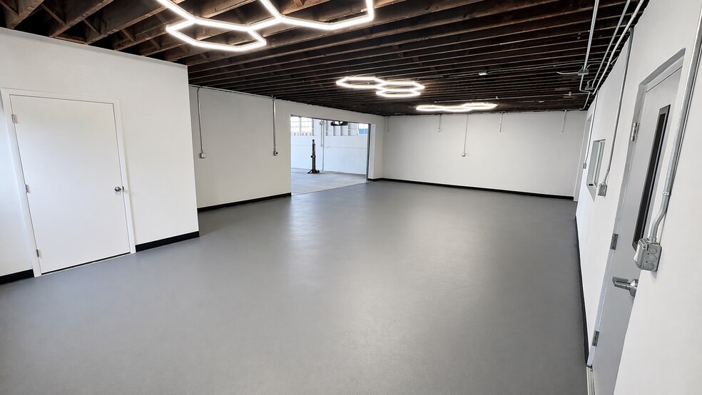 More Photos Of 1420 NE 131st St, North Miami Service For Lease