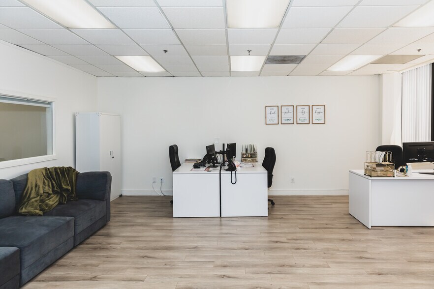 More Photos Of 111 N Jackson St, Glendale Office For Sale