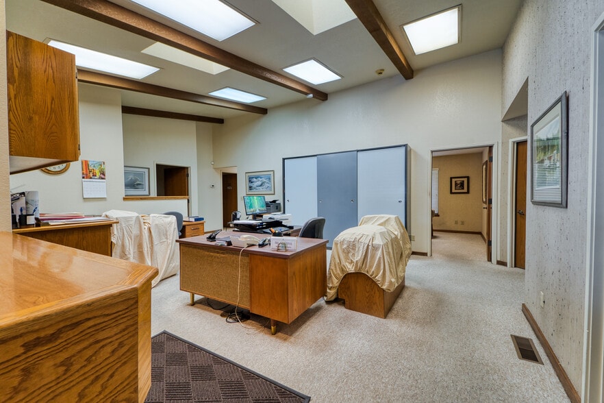 More Photos Of 1408 Live Oak Blvd, Yuba City Office For Sale