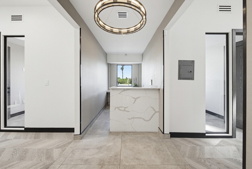 More Photos Of 4041 Wilshire Blvd, Los Angeles Office For Lease