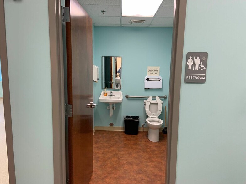 More Photos Of 509 Olde Waterford Way, Leland Office For Lease