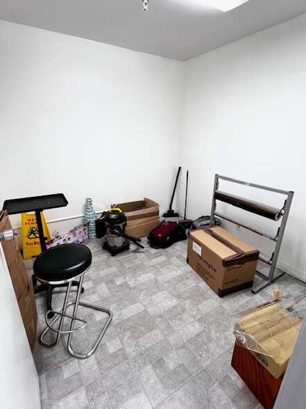 More Photos Of 620 S Clarence St, Los Angeles Manufacturing For Lease