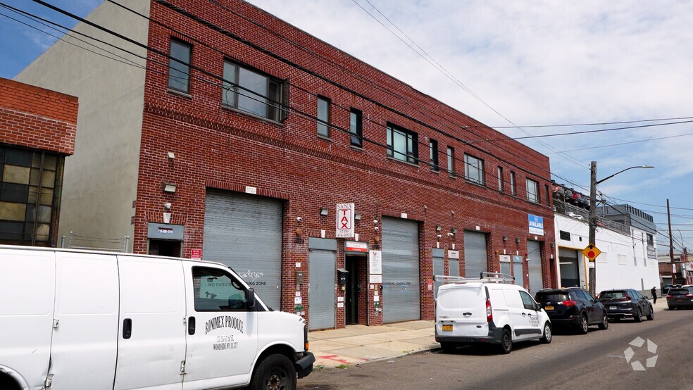 Primary Photo Of 3718 57th St, Woodside Distribution For Sale