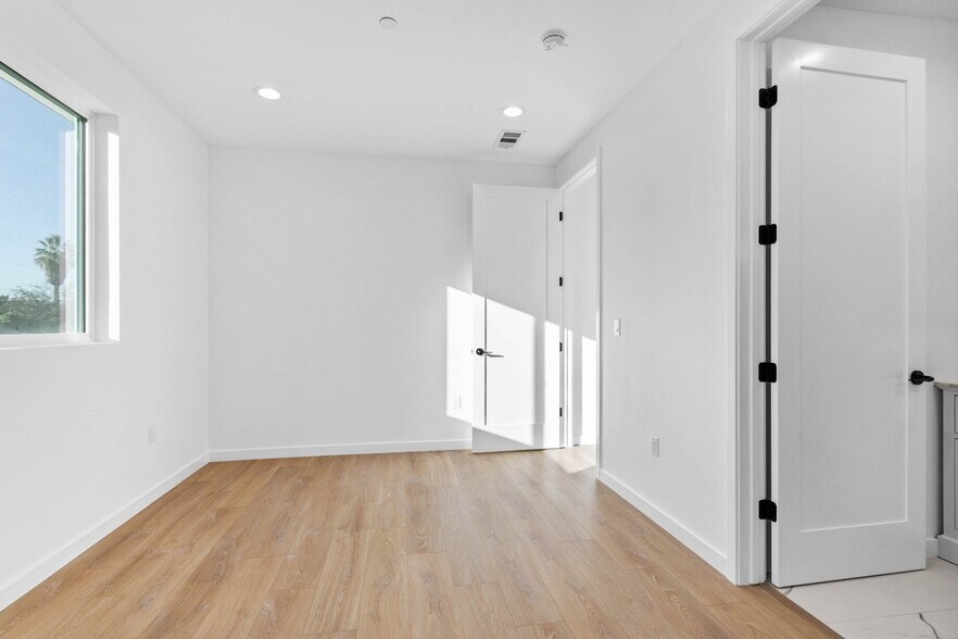 More Photos Of 6842 Cedros Ave, Van Nuys Apartments For Sale