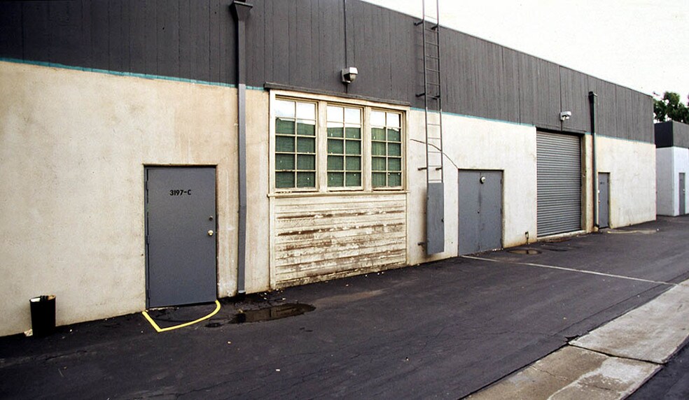 More Photos Of 3197 Airport Loop Dr, Costa Mesa Light Manufacturing For Lease