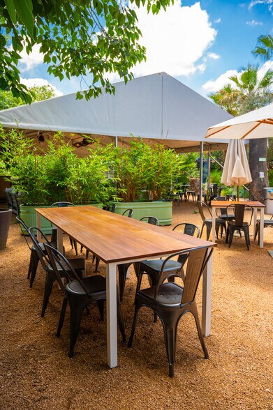 More Photos Of 1127 S St Marys St, San Antonio Restaurant For Sale