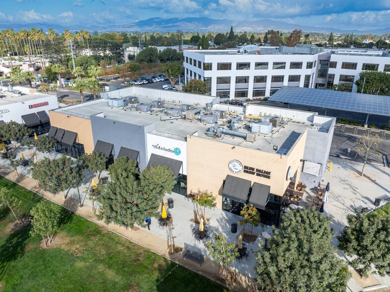 More Photos Of 8420-8440 Balboa Blvd, Northridge Storefront For Lease