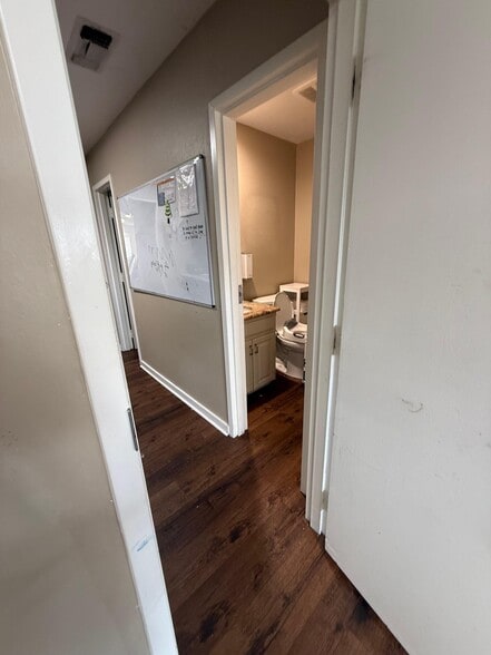 More Photos Of 421 N Sam Rayburn Fwy, Sherman Medical For Lease