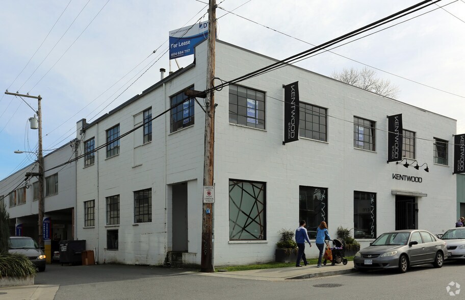 More Photos Of 2058-2060 Pine St, Vancouver Loft Creative Space For Lease