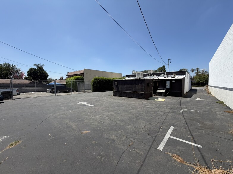 More Photos Of 470 S Rosemead Blvd, Pasadena General Retail For Sale
