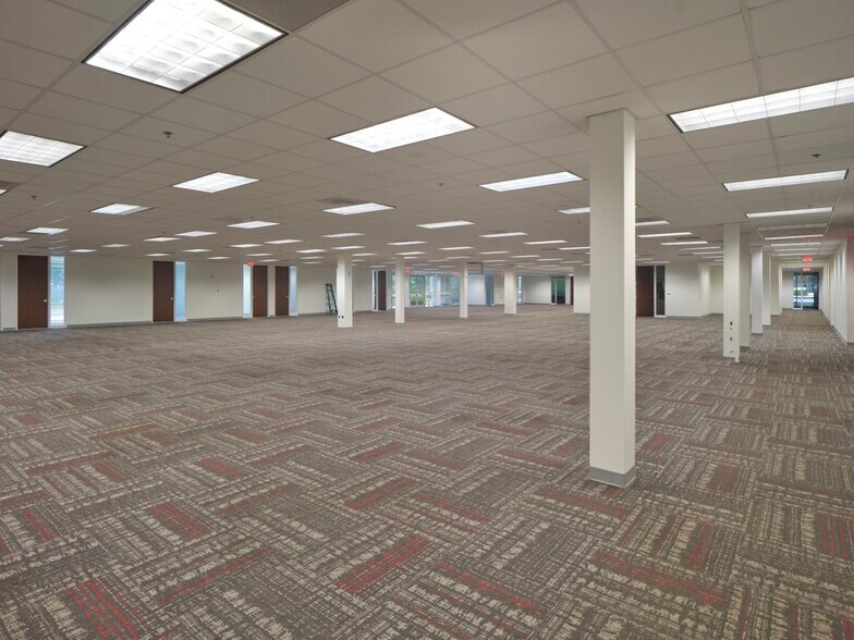 More Photos Of 4000 Johns Creek Ct, Suwanee Research And Development For Lease