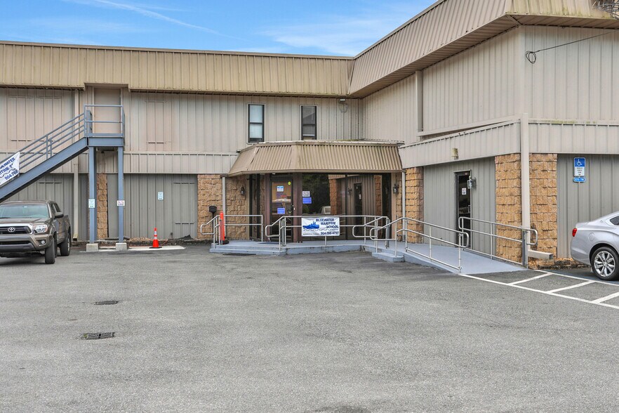 More Photos Of 3787 Old Middleburg Rd, Jacksonville Office For Sale