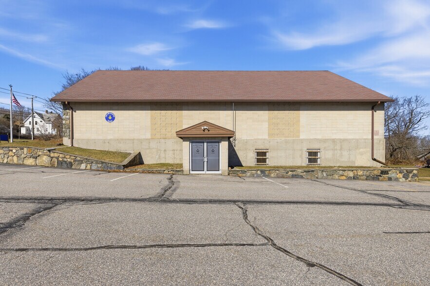 More Photos Of 81 Sprague St, Portsmouth Specialty For Sale