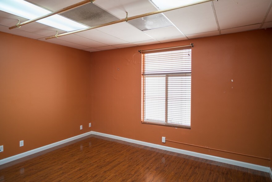 More Photos Of 12340 Santa Monica Blvd, Los Angeles Medical For Lease