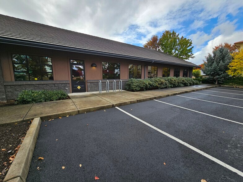 More Photos Of 831 O'Hare Pky, Medford Medical For Lease