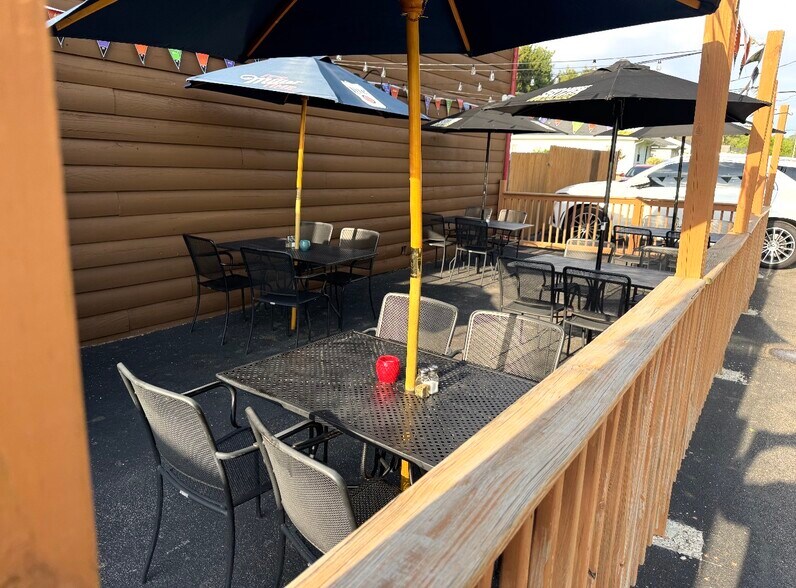 More Photos Of 617 S Washington St, New Paris Bar For Sale