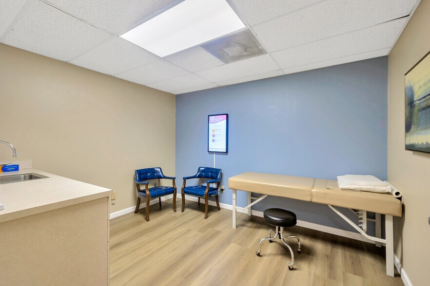 More Photos Of 13644 Walsingham Rd, Largo Medical For Lease