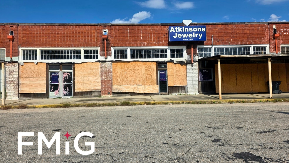 More Photos Of 156 N Craft Hwy, Chickasaw Storefront For Sale
