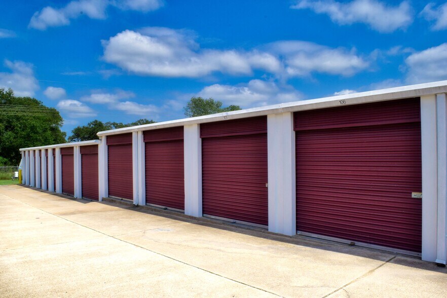 More Photos Of 1742 N Earl Rudder Fwy, Bryan Self Storage For Sale
