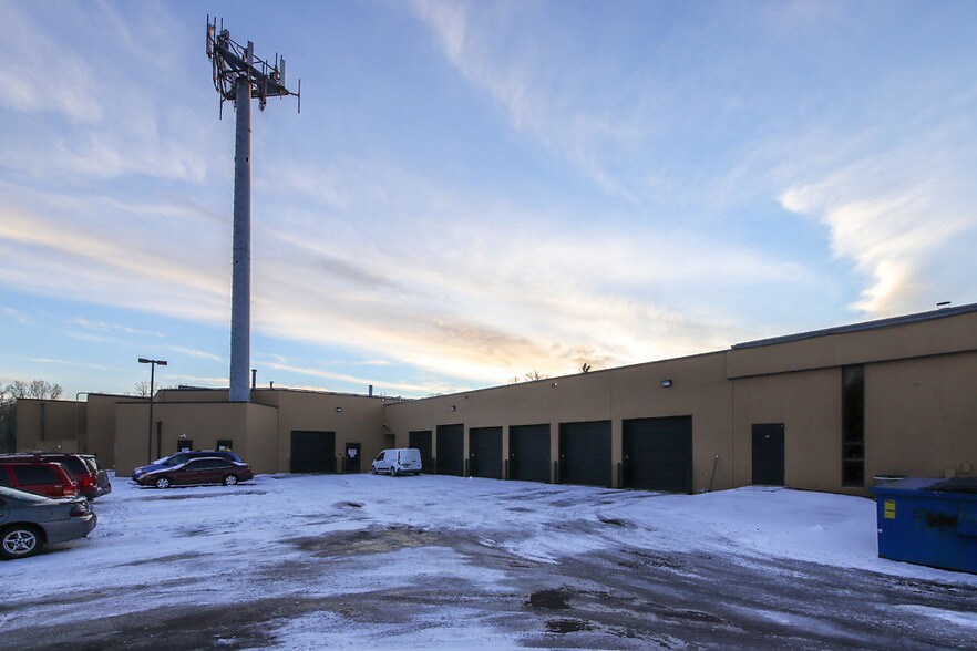 More Photos Of 1710 Douglas Dr N, Golden Valley Flex For Sale