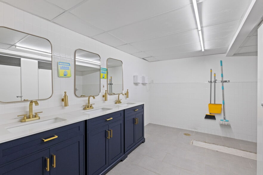 More Photos Of 7095 W 3500 S, Salt Lake City Service For Sale