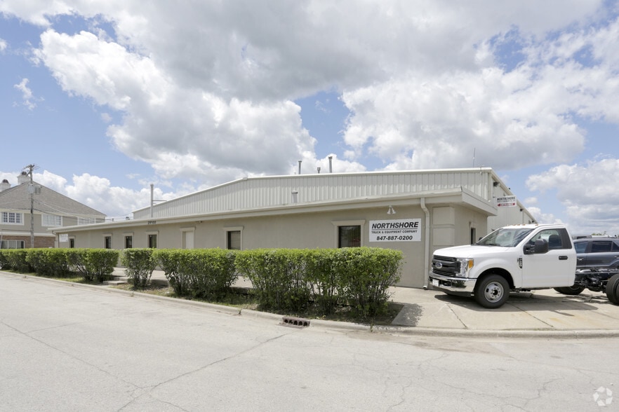 More Photos Of 29900 N Skokie Hwy, Lake Bluff Warehouse For Lease