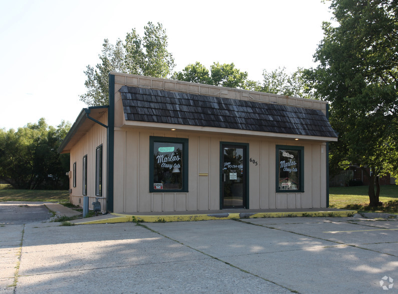 Primary Photo Of 605 Baptiste Dr, Paola Storefront Retail Residential For Sale