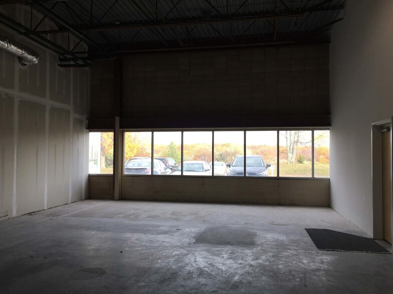 More Photos Of 4 Pin Oak Dr, Branford Industrial For Lease