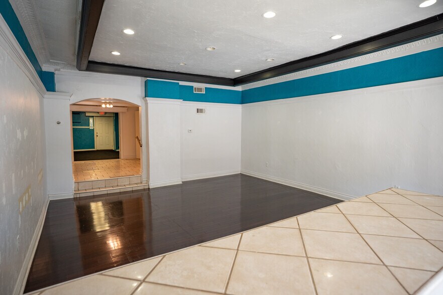 More Photos Of 608 Main St, Pittsburgh Freestanding For Lease