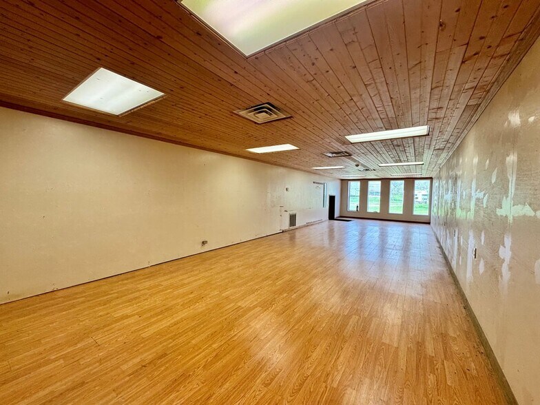 More Photos Of 868 State Route 3 and 12, Hinton Flex For Sale